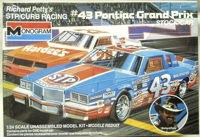 Monogram 1/24 43 Pontiac Grand Prix Richard Petty STP/Curb Stock Car, 2722 plastic model kit